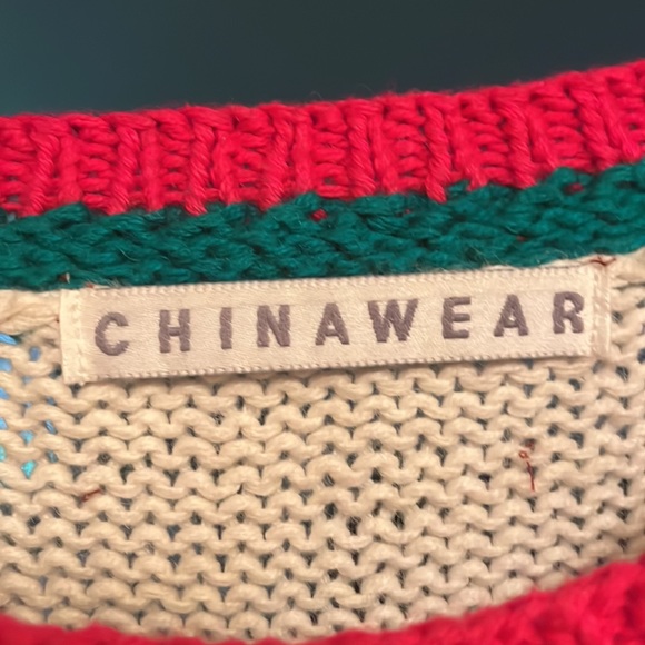 Chinawear multi color large sweater, white background - Picture 3 of 4